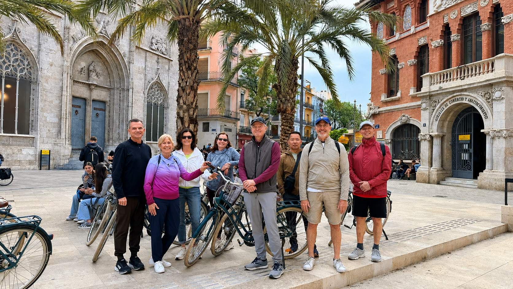 Riders and their bikes in the Turia gardens