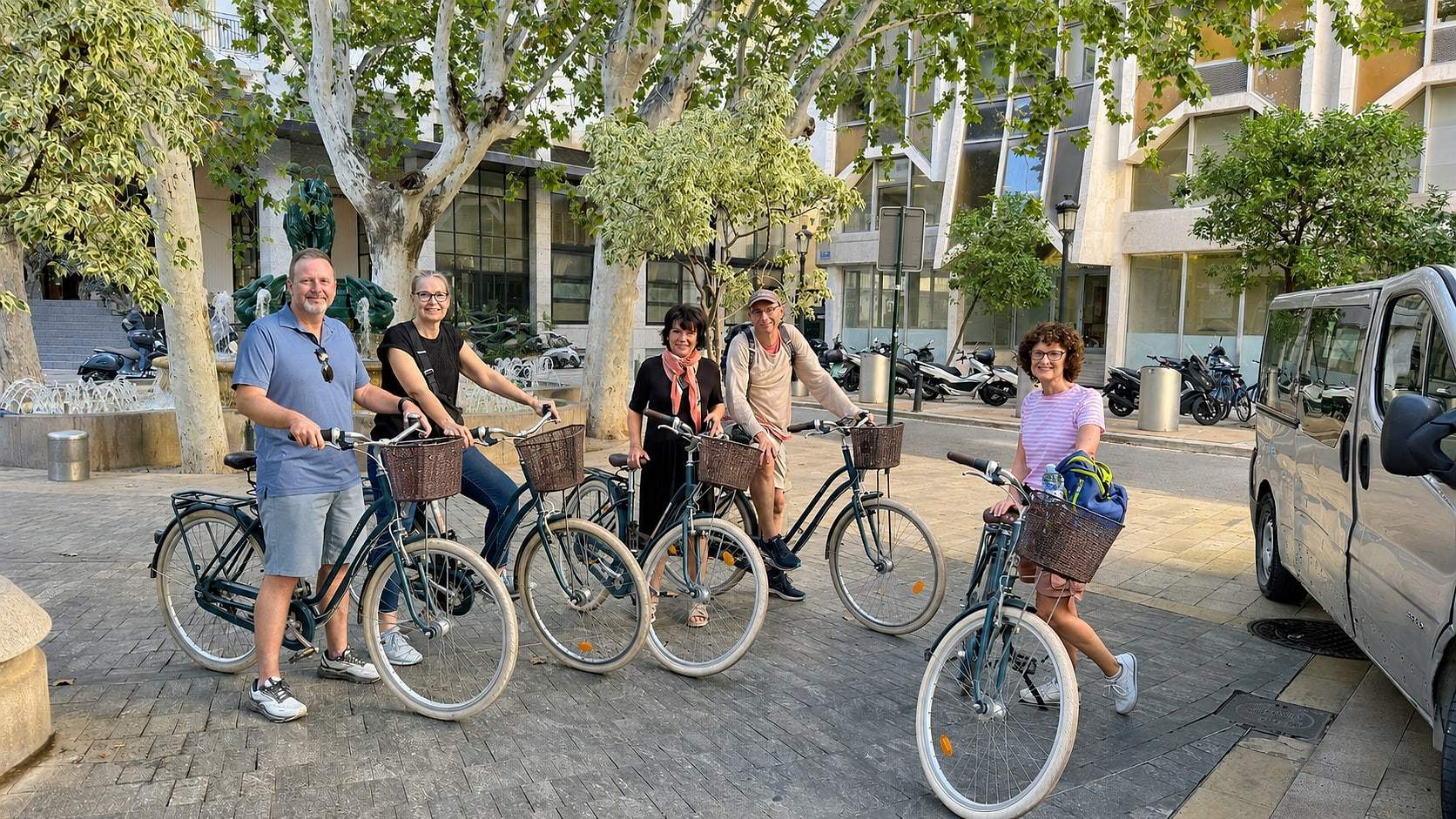 Small group with their bikes on the daily Valencia tour