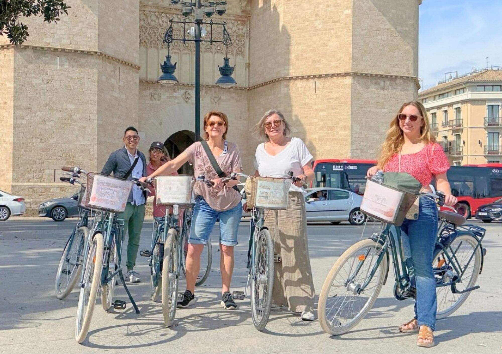 Daily small-group bike tour photo 2